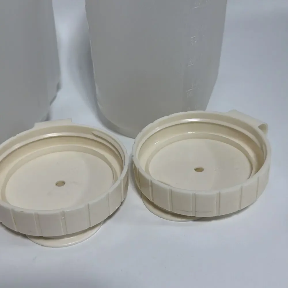2 Vtg Rubbermaid Servin Saver 1.75 Qt. Drink Container Jug Almond Flip Lid 0458